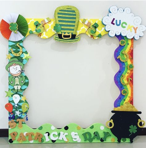 Marco Fotográfico Decorado del 🇨🇮�☘️Día de San Patricio / St. Patricks Day! ☘️🇨🇮 San Patrick Day Decoration, San Patrick Day, Sant Patrick, Picture Booth, 7th Birthday Cakes, St Patric, St Patricks Crafts, San Patrick, St Patricks Day Crafts For Kids