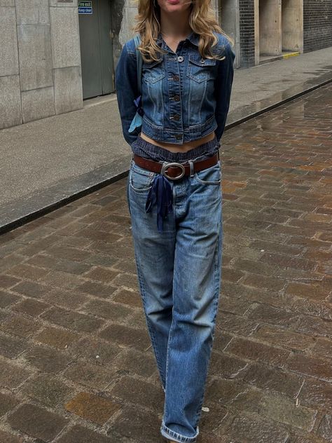 Cowboy Belt Outfit, Charity Shopping, Belts Aesthetic, Chunky Belt, Jeans Trend, London Aesthetic, Cool Outfit, Cowboy Belt, Boots Chunky