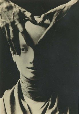 BERENICE ABBOTT (1989-1991) Cocteau's Hand on Mask of Antigone, 1927   tirage argentique initiales 'E.D.' (au verso) image 16.9 x 11.9 cm. (6 5/8 x 4 5/8 in.) feuille 17.8 x 13 cm. (7 x 5 1/8 in.) Price realised EUR 10,000  Christies;Shalom Shpilman vendue au profit du Shpilman Institute for Photography Art Bizarre, Berenice Abbott, 다크 판타지, Arte Inspo, Scary Art, Foto Art, Creepy Art, Arte Fantasy, Weird Art