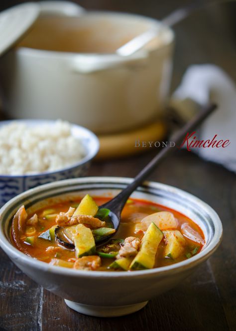 Pork and zucchini are simmered in spicy broth in this Korean stew Zucchini Stew, Korean Stew, Spicy Stew, Korean Soup, Low Carb Pork, Pork Soup, Zucchini Soup, Pork Stew, Korean Cooking