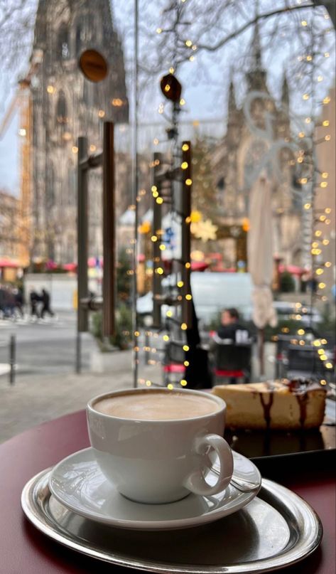 Coffee Winter Aesthetic, Christmas Cafe Aesthetic, Christmas Aesthetic Coffee, Winter Mood Cozy, December Coffee, December Vibes, Christmas Cafe, Christmas Dreaming, Winter Coffee