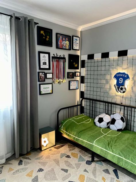 Boys Bedroom 8-10, Messi Bedroom Ideas, Boys Soccer Bedroom Ideas, Soccer Boys Room, Split Bedroom Ideas, Football Themed Bedroom For Boys, Soccer Room Ideas For Boys, Boys Football Bedroom Ideas, Kids Football Bedroom