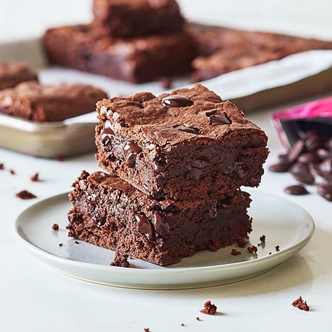 Brownie Recipes & Chocolate Chip Brownie Recipes | Ghirardelli Ghirardelli Recipes, Gluten Free Chocolate Cupcakes, Chocolate Valentine, Online Chocolate, Chocolate Ganache Frosting, Chocolate Chip Brownies, School Recipes, Dark Chocolate Brownies, John Milton