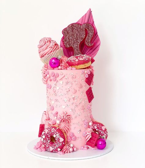 Boujee Barbie, 21 Birthday Cakes, Basic Cake Designs, Barbie Theme Birthday Party, Barbie Big City Big Dreams, Barbie Bday, Peanuts Birthday, First Barbie, Barbie Birthday Cake