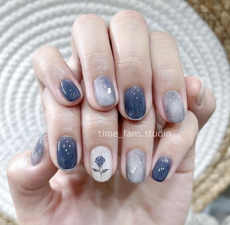 Simple Blue Nail Art, Nail Blue Pastel, Short Asian Nails, Nail Art Navy Blue, Nail Art Navy, Blue Short Nails, Navy Nail Art, Blue And Silver Nails, Navy Nails