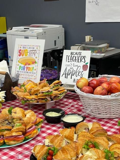 Deli Meat Sandwiches, Welcome Back Teacher, Teacher Appreciation Lunch, Teacher Lunch, Teacher Lunches, Homemade Potato Salads, Pta Ideas, Flavored Sparkling Water, Picnic Theme