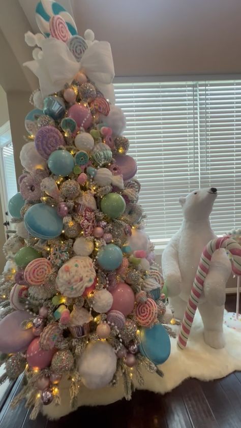 Liliana Jaimes| Holiday decor | look at me! Getting all the Christmas feels. Join me to decorate this amazing tree🎄 Christmas tree decorating services 🎄Book now! Oct... | Instagram Sugarplum Christmas, Christmas Feels, Pastel Christmas Decor, White Christmas Tree Decorations, Christmas Tree Inspo, Candy Christmas Tree, Christmas Tree Decorating, Xmas Theme, Pink Christmas Decorations