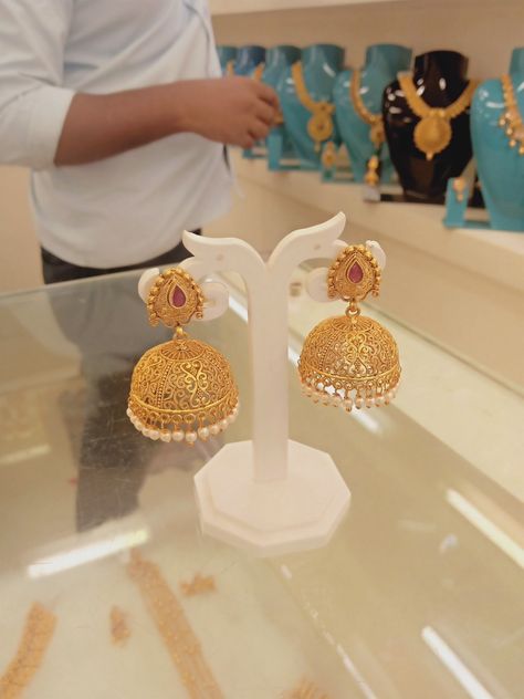 Gold Jhumkis Bridal, Zumka Earrings Gold Jewellery, Big Jhumka Earrings Gold, Gold Jimiki Earrings Designs, Gold Jumkas Design Latest Bridal, Golden Jumkha, Jumki Design Gold Bridal, Gold Earrings Indian Wedding Bridal, Jumkas Gold Indian Bridal