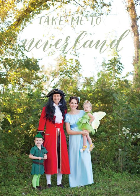 Costume Halloween Famille, Wendy Disney, Family Themed Halloween Costumes, Themed Halloween Costumes, Pirate Halloween Costumes, Pirate Halloween, Disney Halloween Costumes, Group Halloween Costumes, Fantasias Halloween