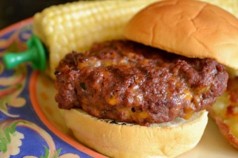 Hidden Valley Ranch Cheeseburgers. Photo by Marg (CaymanDesigns) Burgers Stovetop, Hidden Valley Ranch Recipes, Hidden Valley Recipes, Ranch Burgers, Cheddar Burger, Best Burger Recipe, Cheeseburger Recipe, Burger Night, Hidden Valley Ranch