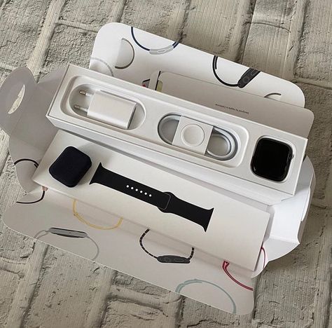 Apple Watch Unboxing, Harry Potter Iphone Wallpaper, Electric Product, Harry Potter Iphone, Aesthetic College, Apple Watch Series 5, Watch Gift Box, Smart Watch Apple, Fotos Goals