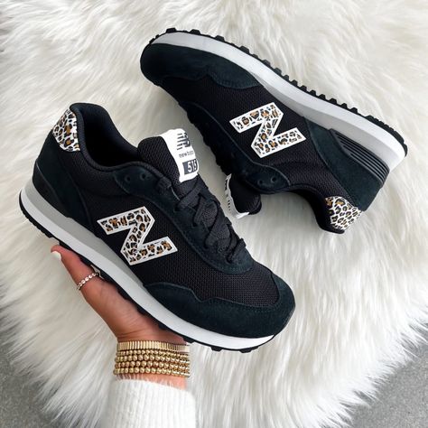 New Balance Animal Print, Women New Balance Shoes, New Balance Shoes For Women, Preppy Sneakers, New Balance Womens Shoes, New Balance Trainers, Body Fashion, Closet Candy, Chic Sneakers