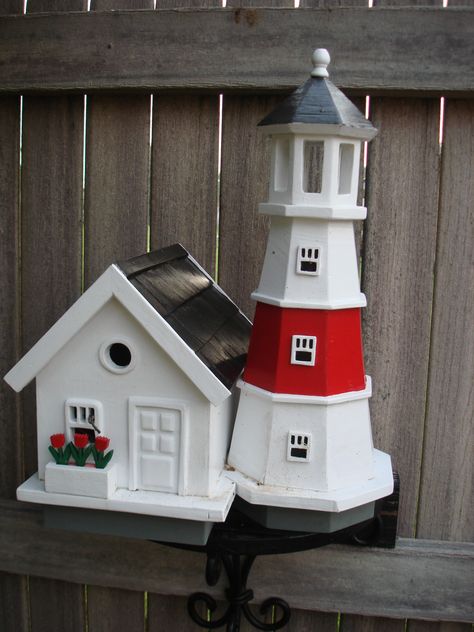 Lighthouse Lighthouse Wedding Theme, Homemade Bird Houses, Bird Houses Ideas Diy, Unique Bird Houses, Wooden Pallet Furniture, Bird Houses Painted, Diy Bird Feeder, Diy Birds, Pocket Money