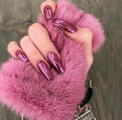 Prom Nails Red, Kylie Jenner Nails, Pink Chrome Nails, Chrome Nail Art, Nail Design Video, Nagellack Trends, Gel Nail Art Designs, Pink Chrome, Damaged Nails