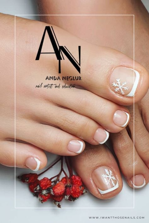 Christmas Toe Nails New Year Pedicure Ideas, Pedicure Ideas For Winter, Christmas Toenails Designs Toe, Christmas Manicure And Pedicure, Pedicure Ideas Christmas, Toe Nails Christmas, Cute Toenail Designs For Winter, Toenail Designs Winter, December Pedicure Ideas