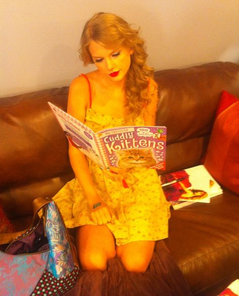 Taylor Swift reading about kittens and showing off some thigh. I think I'll be cropping this one . . . Celebrities Reading, Ryan Seacrest, Kitten Pictures, You're My Favorite, Rare Pictures, Taylor Swift 13, Swift 3, Rock Stars, Taylor Swift Pictures