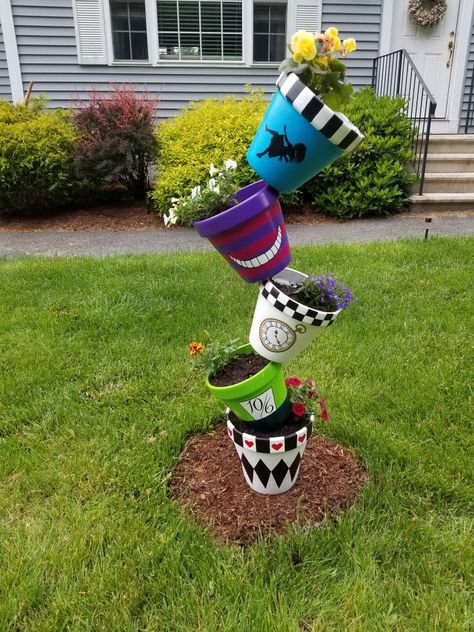 Alice In Wonderland Outside Decor, Alice In Wonderland Plant Pot, Alice In Wonderland Flower Garden, Alice In Wonderland Home Decor Diy, Alice In Wonderland Gifts Diy, Alice In Wonderland Backyard Ideas, Alice In Wonderland Flowers Diy, Alice In Wonderland Yard Decor, Alice In Wonderland Garden Ideas Diy