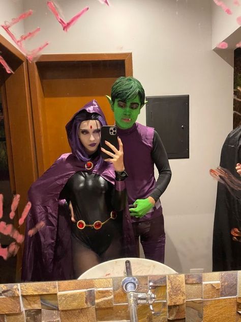 Robin And Raven Halloween Costume, Raven And Starfire Costume Couple, Stargirl And Raven Costume, Raven And Beastboy Couple Costumes, Raven And Robin Costume, Raven And Beastboy Titans Costume Halloween, Raven And Beat Boy Costume, Beast Boy Raven Halloween Costume, Raven And Beastboy Cosplay Costume