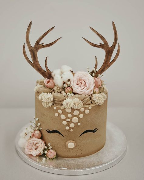 Emazing Creations on Instagram: “I wanted to keep this cute Bambi cake 😍  I was struggling to decide whether I should do a baby deer cake topper or a baby deer cake. I'm…” Tort Special, Torturi Baby Shower, Pineapple Birthday Party, Reindeer Cakes, Deer Cakes, Pineapple Birthday, Animal Cakes, Beautiful Birthday Cakes, Cupcake Cake