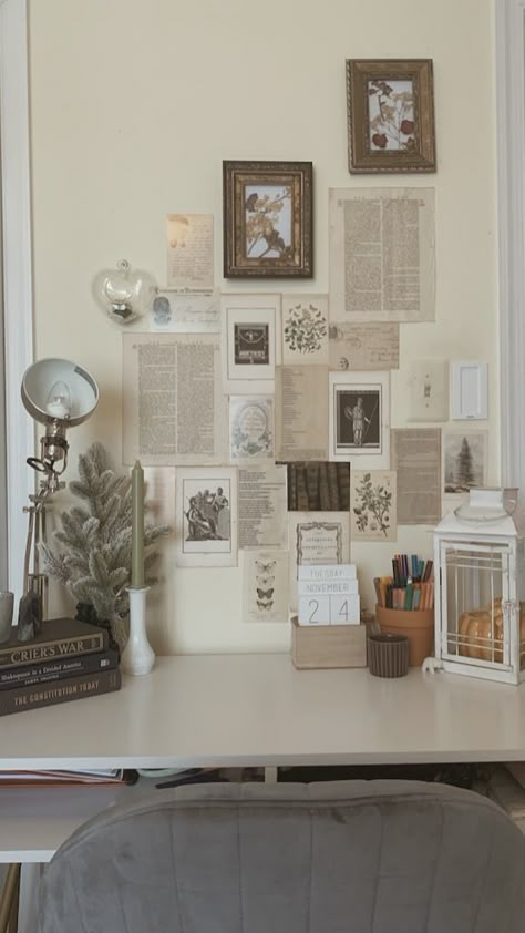 Vintage Royal Aesthetic Room, Room Inspiration Bedroom Dark Academia, Light Academia Wall Art, Dark Academia Dorm Room Ideas, Classic Academia Aesthetic Room, Dorm Room Ideas Dark Academia, Art Collage Wall Bedroom, Light Academia Wall Decor, Vintage Inspired Bedroom Ideas