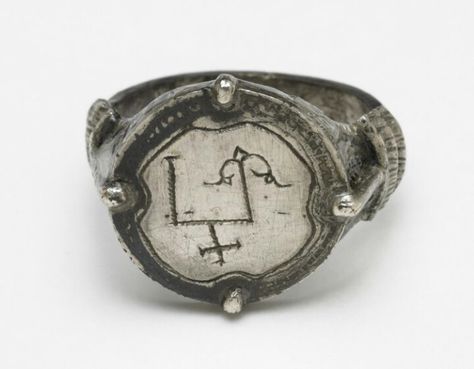 Inspiration Olga Of Kiev, Medieval Rings, The British Museum, Medieval Jewelry, Silver Signet Ring, Ancient Jewelry, Chain Jewelry, British Museum, Jewelry Inspo