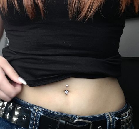 Belly Pericing Y2k, Grunge Belly Piercing, Belly Button Piercing 2000s, Belly Button Piercing Aesthetic Y2k, Belly Button Piercing Grunge, Y2k Belly Button Piercing, Bellybuttonpiercing Aesthetic, Piercings Y2k, Belly Piercing Aesthetic