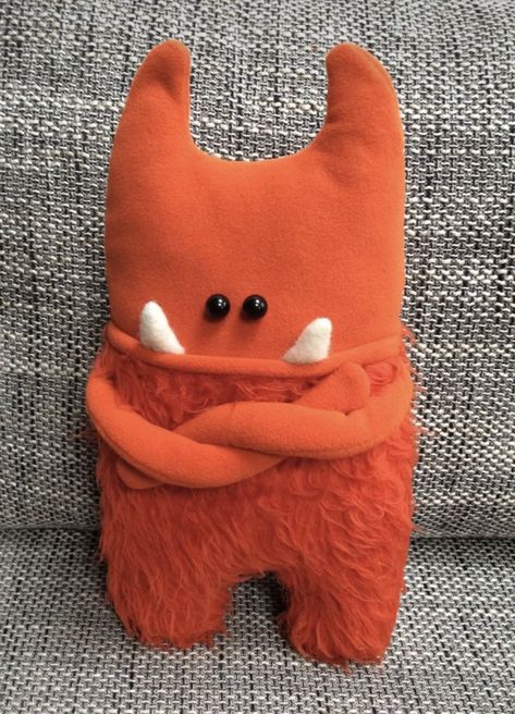 Monster Plushies Diy, Christmas Plushies Diy, Stuffies Diy, Fabric Monsters, Monster Sewing, Ugly Dolls Diy, Stuffed Monsters, Monster Stuffed Animal, Diy Plushies