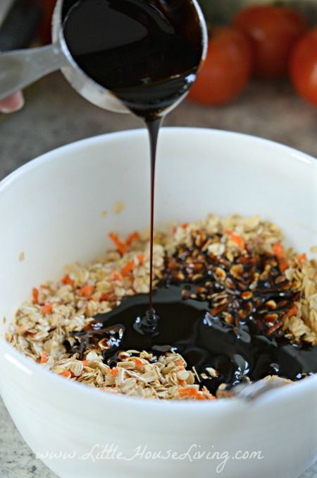 Adding Molasses to How to Make Horse Treats Horse Snacks, Horse Cookies Recipes, Homemade Horse Treats, Horse Business, Animal Snacks, Horse Cookies, Horse Food, Healthy Horses, Horse Camp