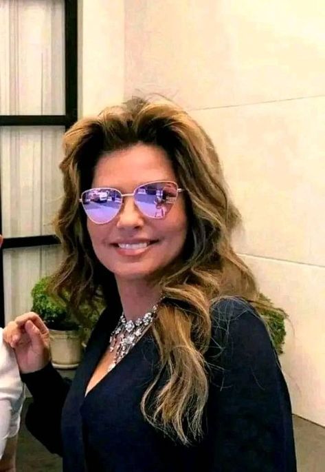 Shania Twain fans | Facebook Shania Twain Style, Shania Twain Hair, Working Pictures, Mark Porter, Country Female Singers, Luke Bryan Pictures, Josh Turner, Fake Ft Call