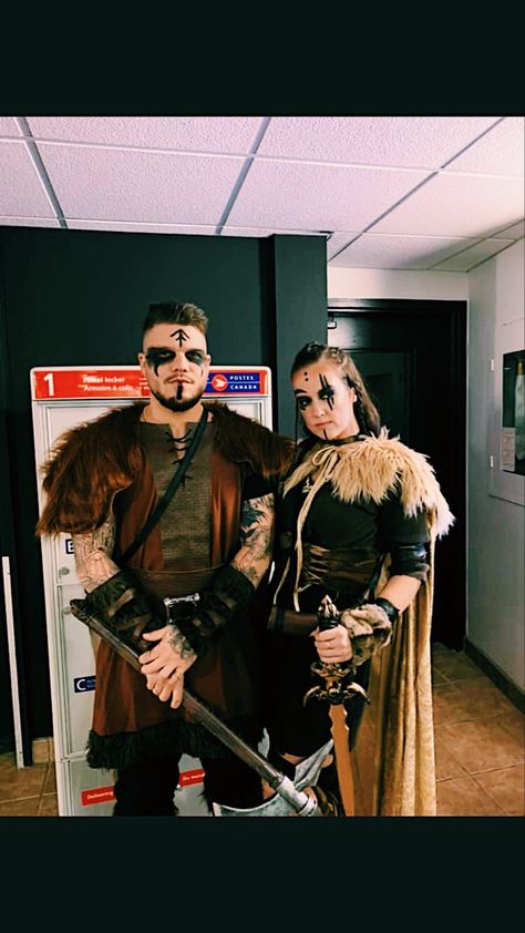 #vikings #diy #couplehalloweencostumes Viking Man Costume, Viking Halloween Costume Couple, Male Viking Costume, Viking Diy Costume, Diy Viking Costume Men, Halloween Costumes Viking, Viking Couple Costume, Viking Cosplay Men, Vikings Costume Diy