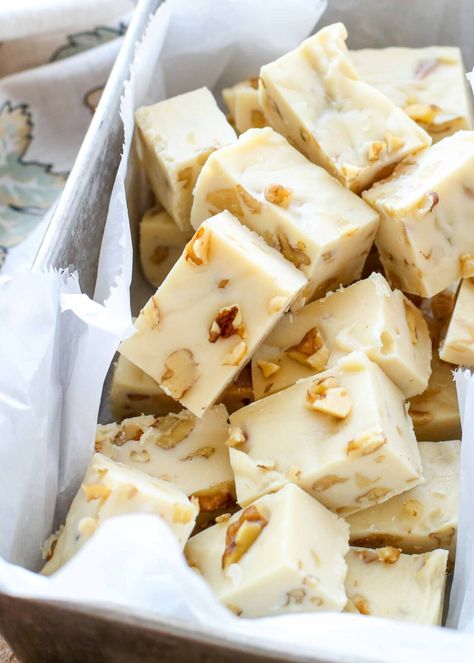 Vanilla Fudge Recipe, Vanilla Fudge Recipes, Walnut Fudge Recipe, Chocolate Caramel Fudge, Best Fudge Recipe, Walnut Fudge, Dessert Original, Chocolate Peanut Butter Fudge, Oreo Fudge