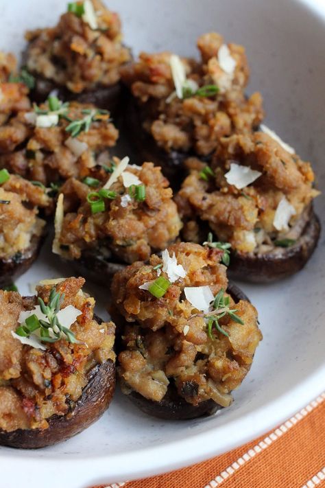 GROUND TURKEY STUFFED MUSHROOMS — COFFEE AND CHAMPAGNE Turkey Stuffed Mushrooms, Mushroom Zucchini, Turkey Appetizers, Sausage Stuffed Mushrooms, Turkey Stuffing, Stuffed Mushroom, Mediterranean Salad, Turkey Meatloaf, Turkey Recipes Thanksgiving