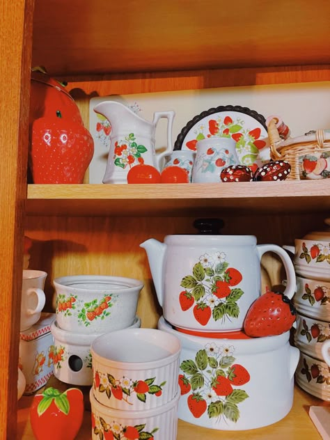 Vintage Strawberry Kitchen Decor, Vintage Strawberry Decor, Pink Strawberry Kitchen, Vintage Strawberry Kitchen, Strawberry House Decor, Strawberry Home Decor, Strawberry Kitchen Theme, Strawberry Room Decor, Strawberry Themed Kitchen