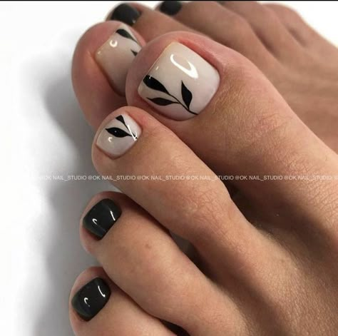 Feet Gel Polish Design, Cute Gel Toe Nail Ideas, Cool Toe Nail Designs, Black Toe Nails Ideas, Toes Inspo Nails, August Pedicure Ideas, Feet Nail Ideas, Toe Nail Inspo Summer, Summer Toe Nails 2024 Trends