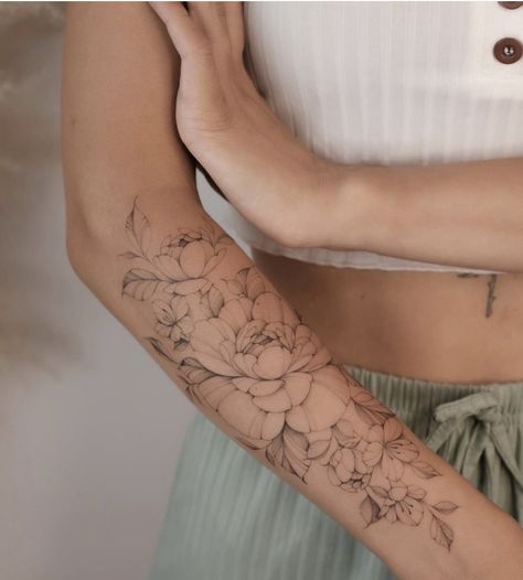 Womens Tattoo Ideas Arm, Fine Line Tattoos For Women Sleeve, Flower Forarm Tattoos Woman, Womens Dainty Sleeve Tattoo, Dainty Flower Sleeve Tattoo, Flower Tattoo No Shading, Peony Floral Tattoo, Fine Line Floral Tattoo Arm, Fineline Floral Sleeve