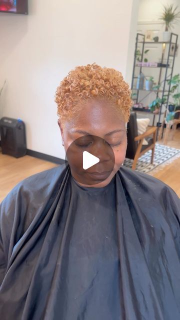 Blond Twa On Black Women, Short Hair Curl, Blonde Twa, Tapered Natural Hair Cut, Tapered Twa, Twa Styles, Blonde Natural Hair, Hair Curl, Tapered Natural Hair