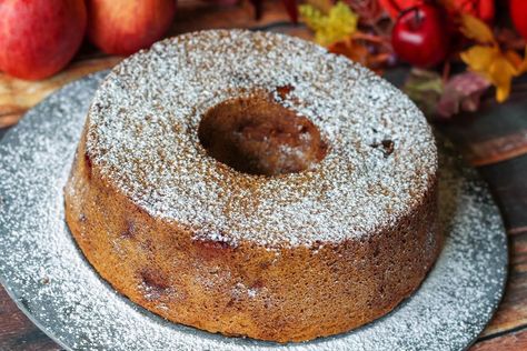 This fresh apple butter cake is melt in your mouth tender with the perfect balance of sugar and spices. It's a very dense cake that's not overly sweet. Blue Ribbon Cake, Apple Butter Cake, Pumpkin Chiffon, Dense Cake, Apple Butter Crock Pot, Ribbon Cake, Butter Cake Recipe, Torte Cupcake, Apple Dessert Recipes