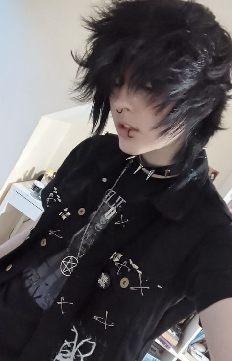 Men’s Emo Hair, 2007 Emo Aesthetic, Evan Bloodlust Emo, Masc Scene Hair, Male Emo Hair, Scene Hair Male, Scene Fashion Male, Emo Hair Dye, Scene Kid Boy