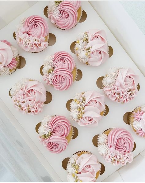 Pastel Pink Cupcakes, Pink Sweet 16 Cupcakes, Baby Girl Cupcakes Ideas, Girly Cupcake Ideas, Pink White And Gold Cupcakes, Pink Buttercream Cupcakes, Pink Themed Cupcakes, Pink And White Cupcakes Ideas, Pink Cupcakes Decoration