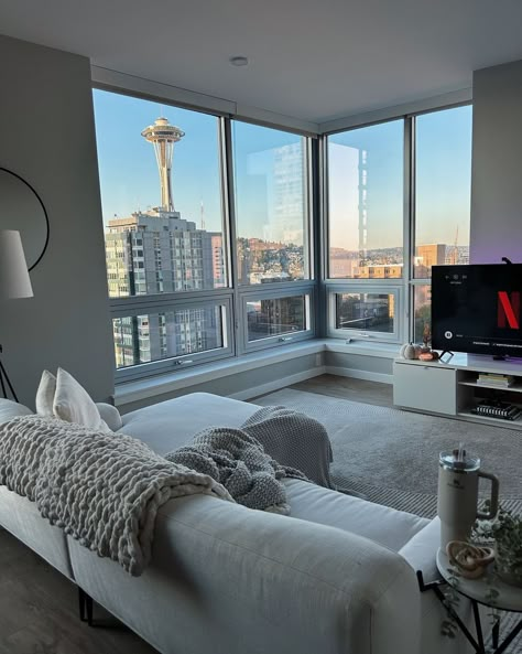 High Rise Apartment Seattle, Skyrise Apartment Aesthetic, Skyrise Apartment, High Rise Apartment Aesthetic, High Rise Apartment Decor, Highrise Apartment, Bachelor Apartment, High Rise Apartment, Nyc Dream