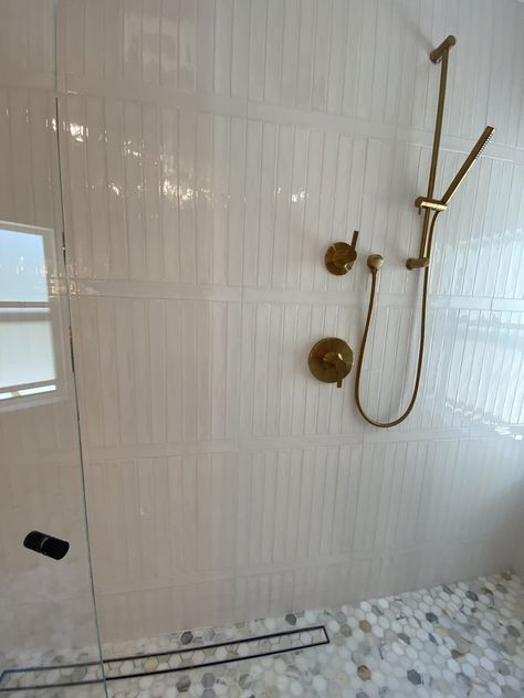 Bathroom Finishing Touches, Mcgee Bathroom Ideas, Bathtub Tile Ideas Tub Surround, Hotel Inspired Bathroom, Master Shower Tile, Black Tile Bathrooms, Ada Bathroom, Cottage Bath, Bathtub Tile