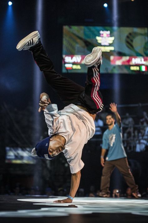 Red Bull BC One World Final 2012 - Rio de Janeiro  Hill - Performance    #riodejaneiro #breakdance #redbull Funny Basketball Pictures, Capoeira Art, Jumping Poses, Personal Skills, Dance Skills, Break Dancing, Hip Hop Dancer, Funny Sports Pictures, Basketball Funny