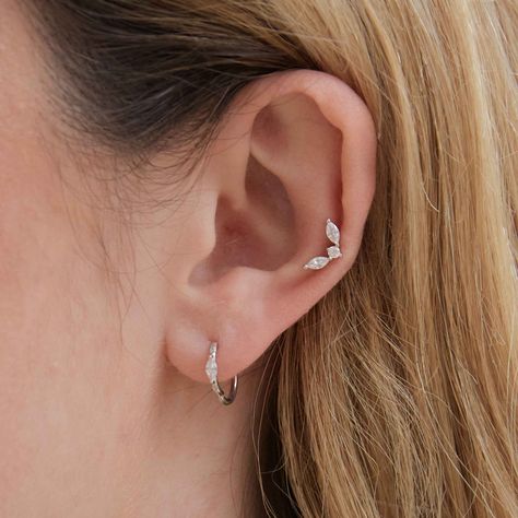 Middle Helix Piercing, Marquise Piercing, Mid Helix Piercing, Different Ear Piercings, Conch Jewelry, Helix Piercings, Labret Studs, Piercing Ideas, Solid Gold Earrings