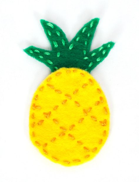 diy pineapple felt craft Easy Felt Crafts, Pineapple Crafts, Diy Pineapple, Felt Fruit, Felt Craft Projects, Spool Crafts, Felt Bookmark, Best Craft, Felt Craft