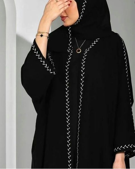 Heart Abaya, Abaya Designs Latest Black, Black Abaya Designs Simple, Black Abaya Designs, Simple Abaya, Outfits Muslim, Abaya Designs Latest, Modern Abaya, Abaya Fashion Dubai