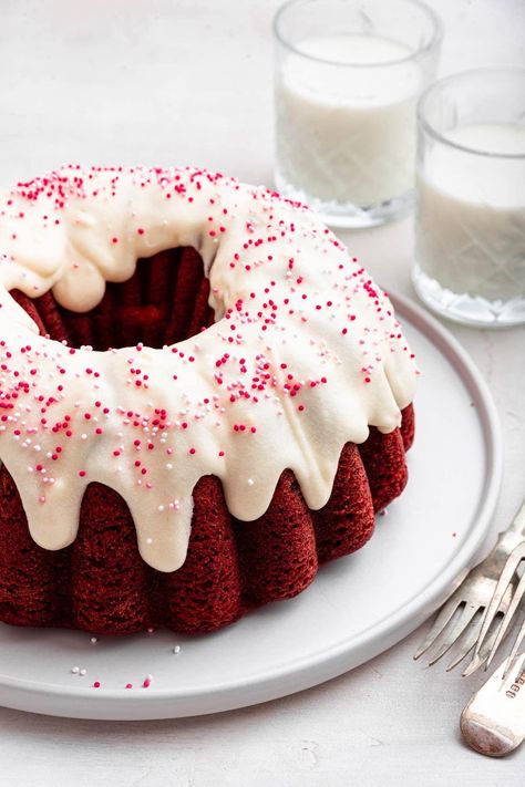 Discover the ultimate Red Velvet Bundt Cake recipe! This easy, one-bowl cake is infused with the classic tang of red velvet, filled with a cream cheese swirl, and topped with a generous layer of cream cheese frosting. It's classic red velvet in an easy bundt cake form! Lemon Yogurt Cake Recipe, Red Velvet Cake Recipe Easy, Red Velvet Bundt, Christmas Bundt Cake, Mini Bundt Cakes Recipes, Chiffon Cake Recipe, Red Velvet Bundt Cake, Red Velvet Desserts, Lemon Yogurt Cake