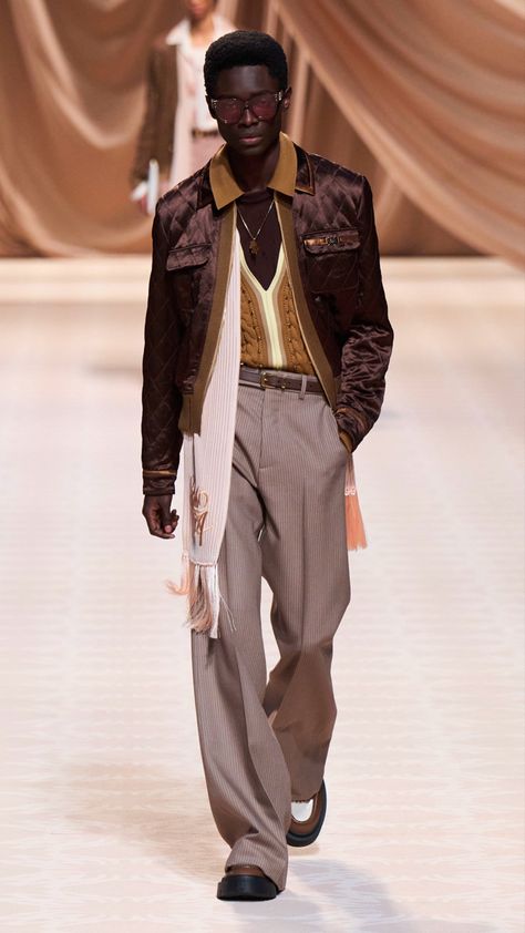 Mens Runway Fashion 2024, High Fashion For Men, Male Design Clothes, Earthy Guy Outfits, Men’s Runway, Fashion Show Outfit Men, Men Runway Fashion, Mens Fashion Runway, Men Haute Couture