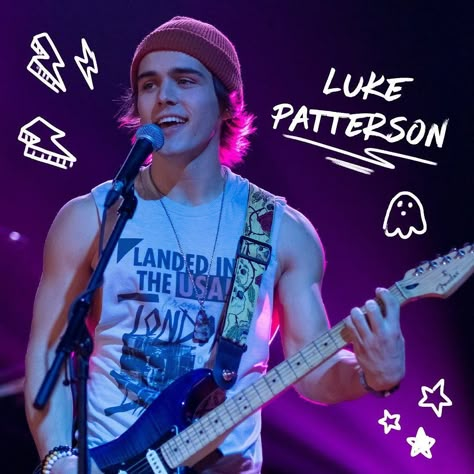 Luke Patterson, Julie And The Phantoms, Ghost Boy, Hottest Guy Ever, Film Books, Cartoon Profile Pics, Future Boyfriend, Kawaii Girl, Aesthetic Outfits