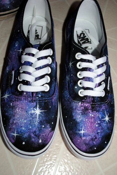 must diy galaxy vans. So cute! Shoes Painting, Paint Shoes, Galaxy Outfit, Galaxy Shoes, Galaxy Vans, Painted Vans, Quoi Porter, Gucci Sneakers, Hand Painted Shoes