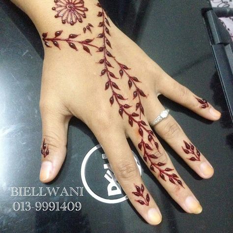 Corak Inai Simple Cantik, Inai Simple, Inai Design, Corak Inai, Rajput Quotes, Henne Tattoo, Small Henna, Henna Mandala, Henna Ideas